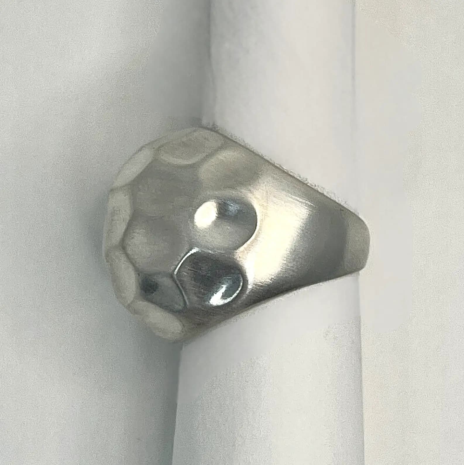 HAMMERED HIGH DOME RING