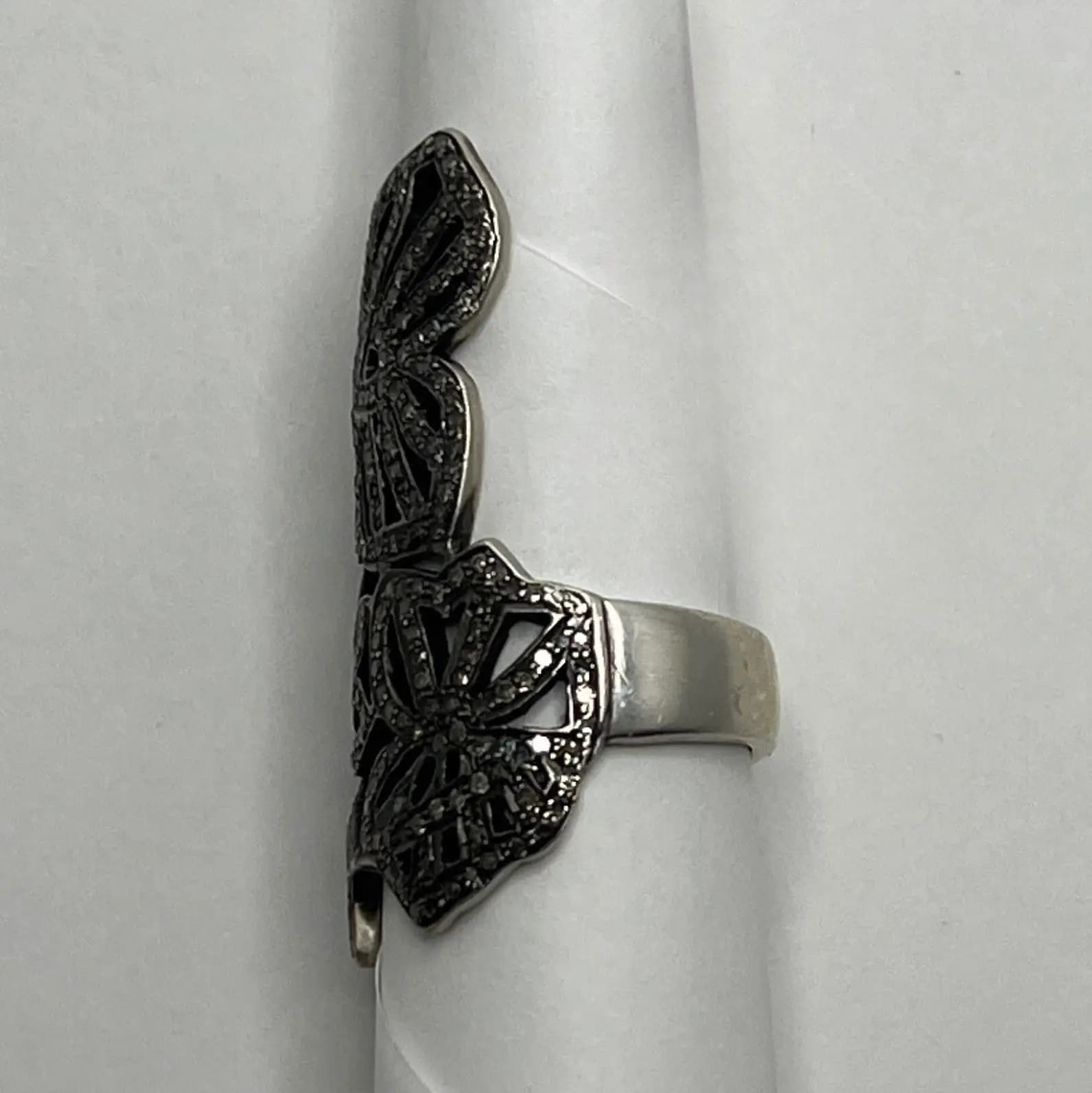 GRAY DIAMOND SHIELD RING
