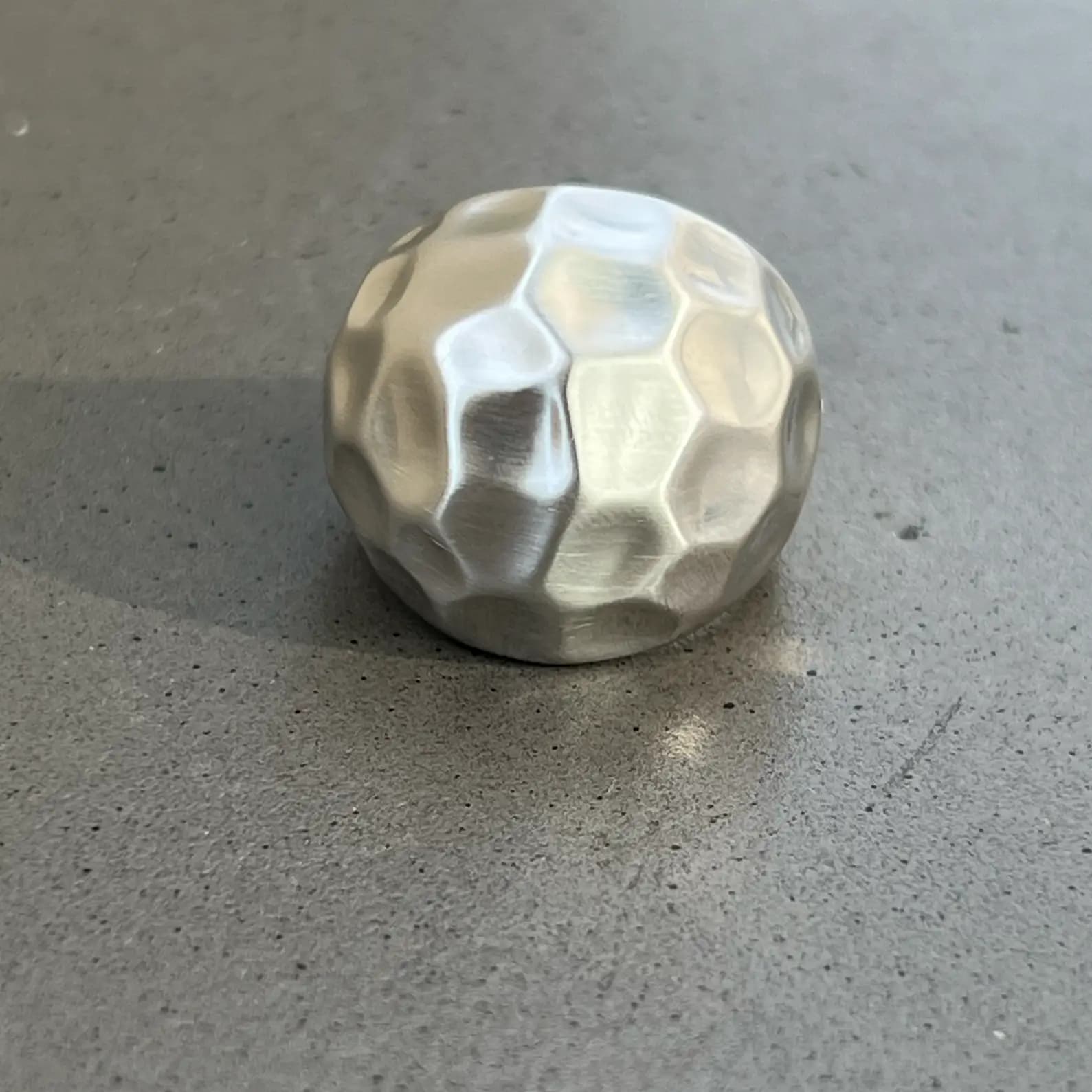 HAMMERED HIGH DOME RING